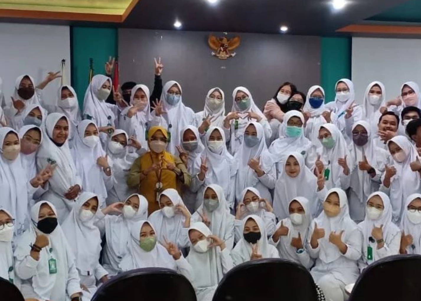 mahasiswa fakultas keperawatan